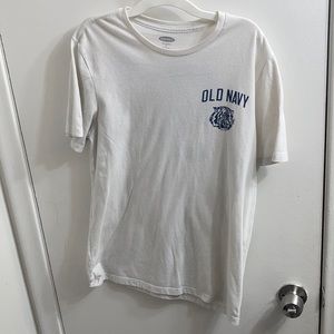 old navy t shirt